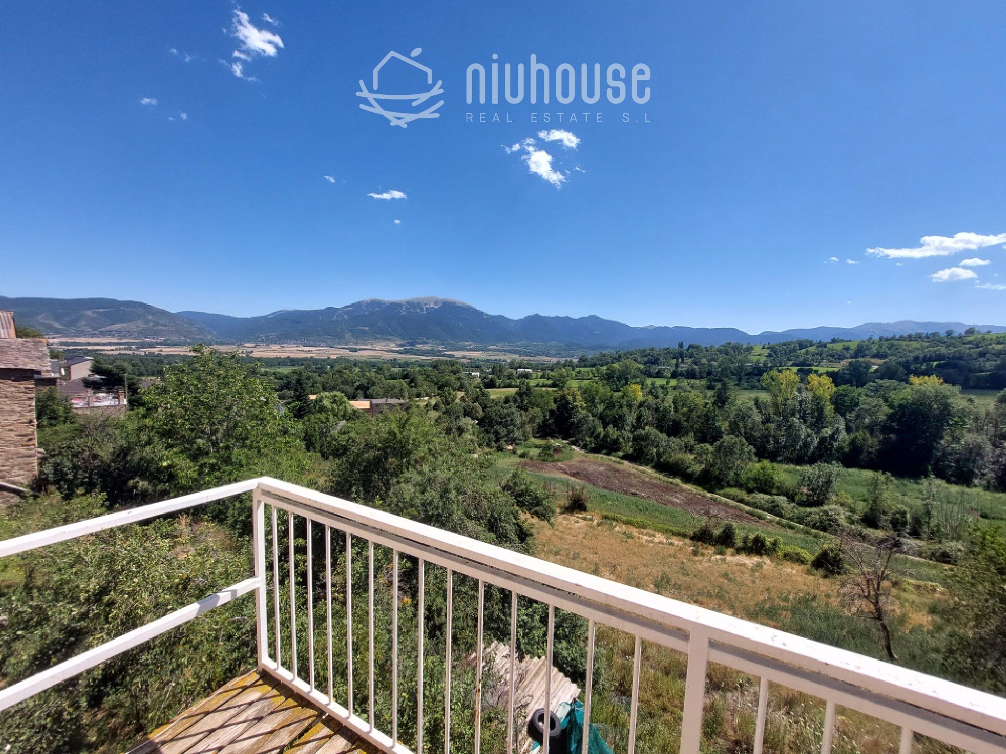 Vista exterior de Finca rústica en venda en Ger amb Jardí privat, Terrassa i Balcó