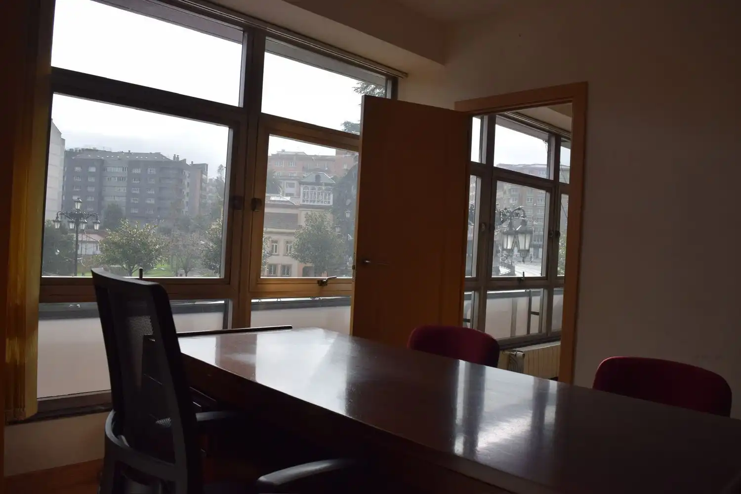 Oficina de alquiler en Oviedo  con Calefacción