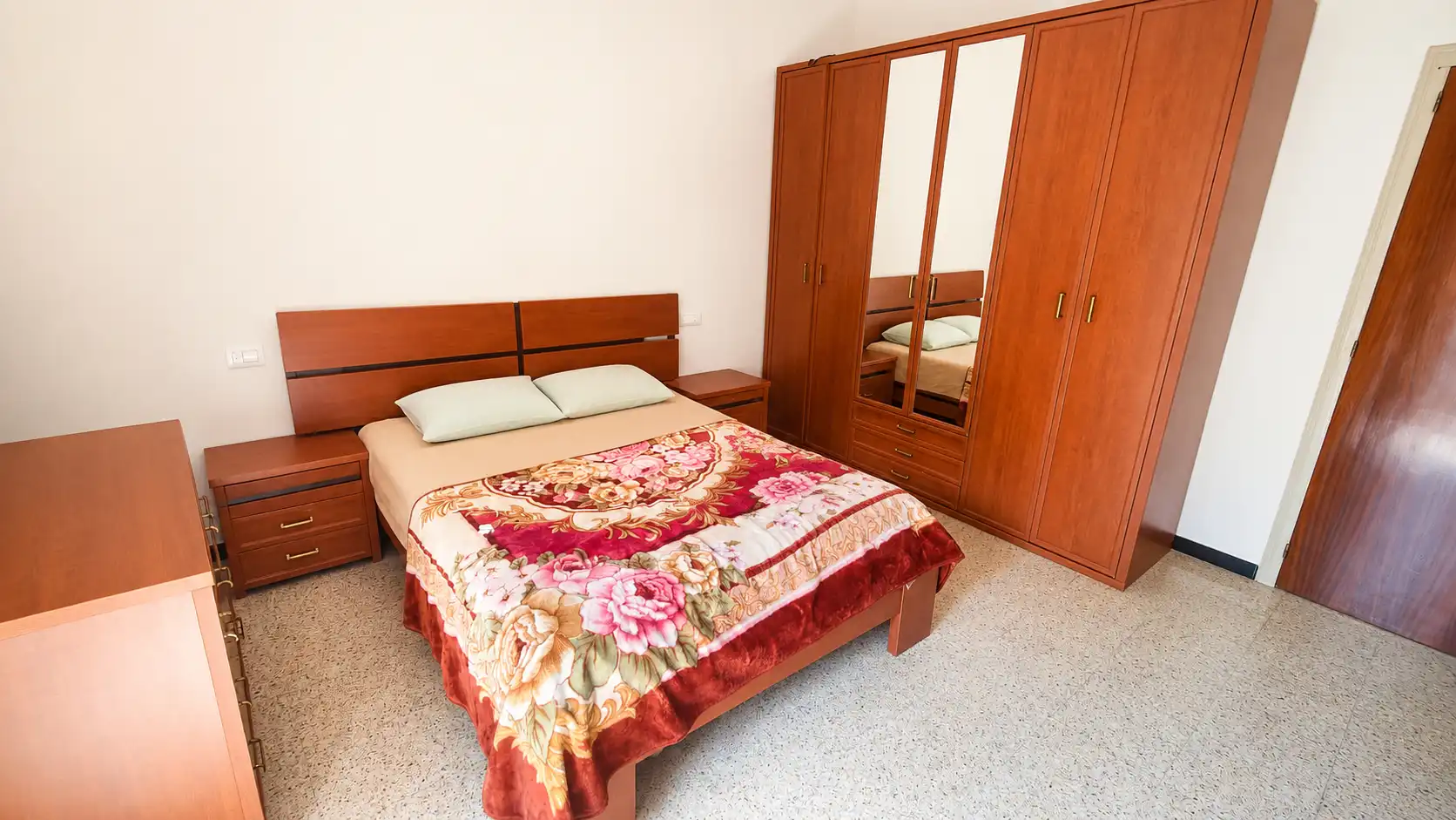 Habitación de Dúplex en venta en La Bisbal d'Empordà con Terraza, Balcón y Internet