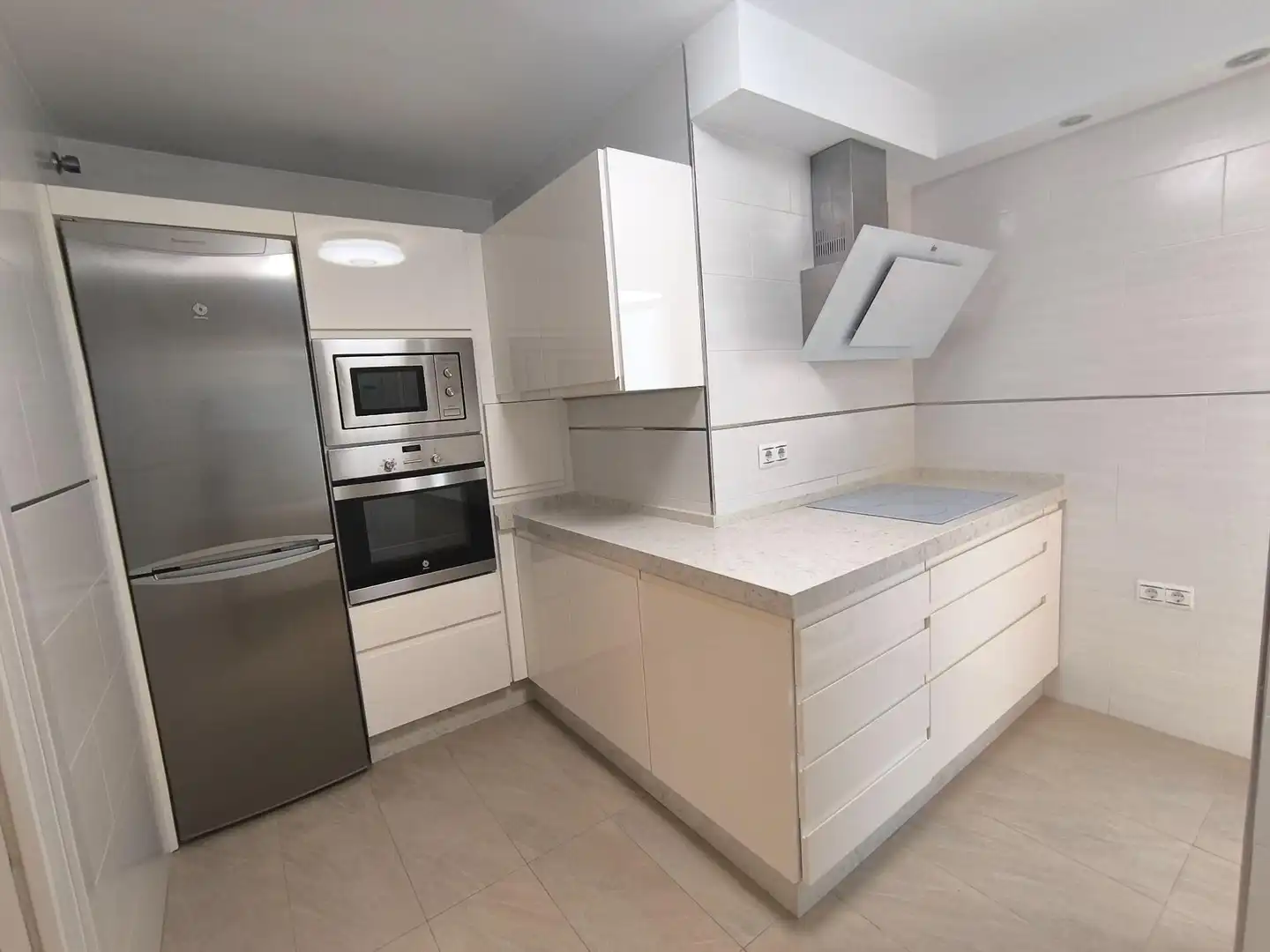 Küche von Wohnung zur Miete in Málaga mit Klimaanlage, Privatgarten und Terrasse