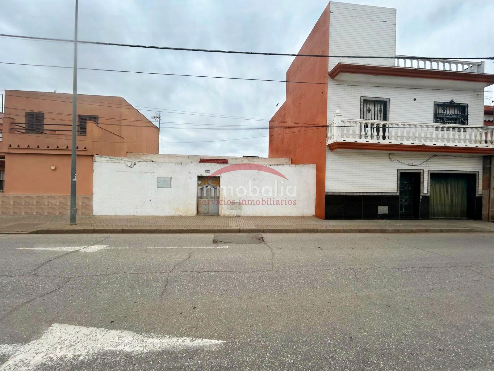 Exterior view of Single-family semi-detached for sale in  Sevilla Capital  with Storage room