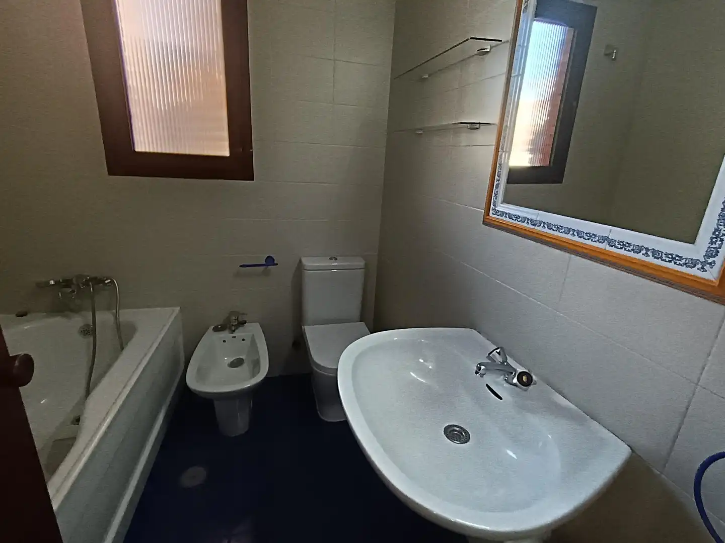 Badezimmer von Maisonette zur Miete in Valladolid mit Klimaanlage, Heizung und Parkett