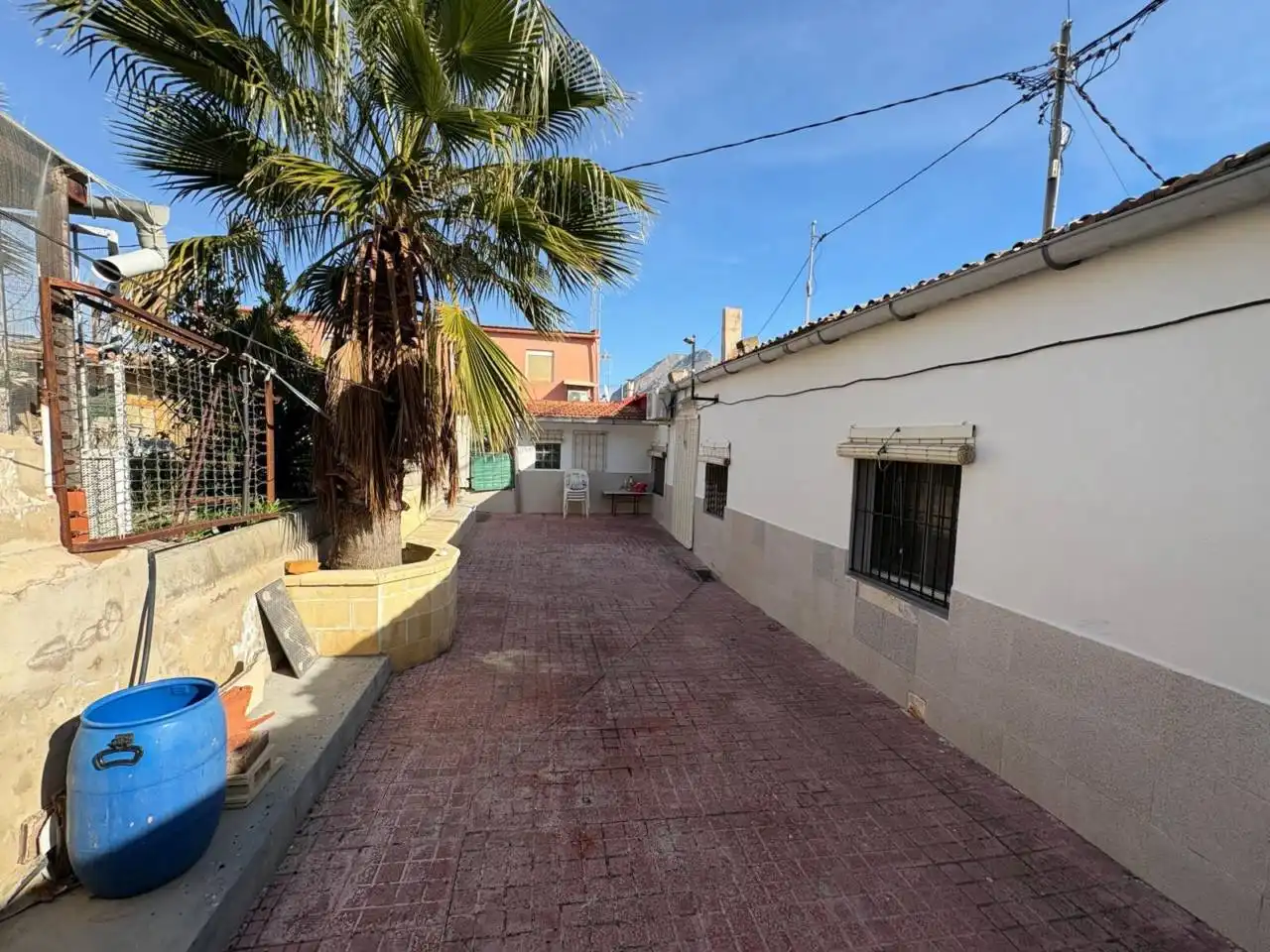 Vista exterior de Casa o xalet en venda en Alicante / Alacant amb Aire condicionat, Jardí privat i Terrassa