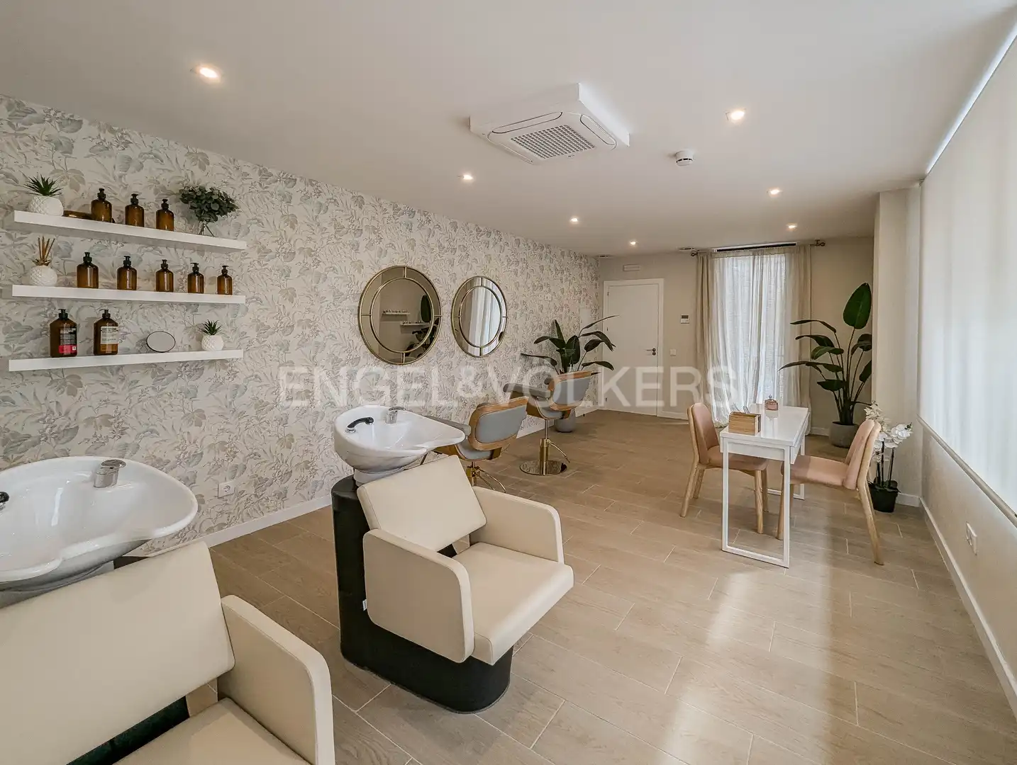 Living room of Flat for rent in Esplugues de Llobregat  with Air Conditioner, Heating and Parquet flooring