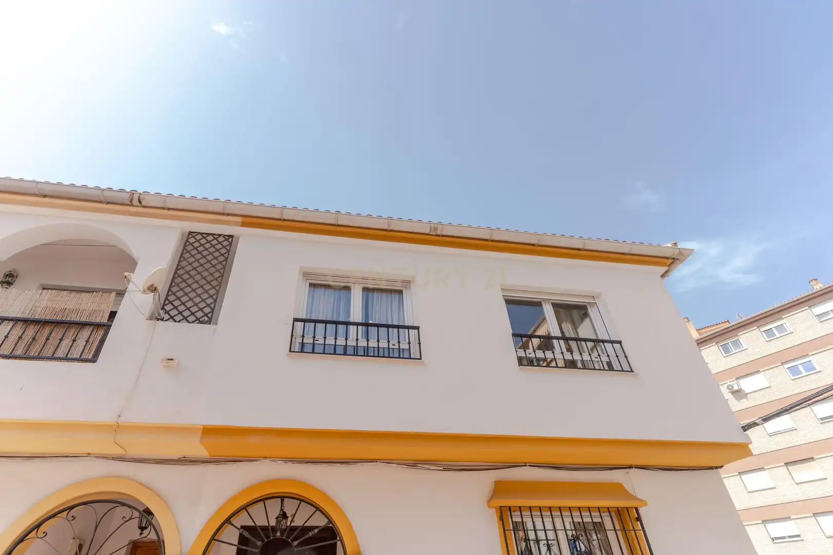 Vista exterior de Casa adosada en venda en Motril amb Aire condicionat, Forn i Rentadora