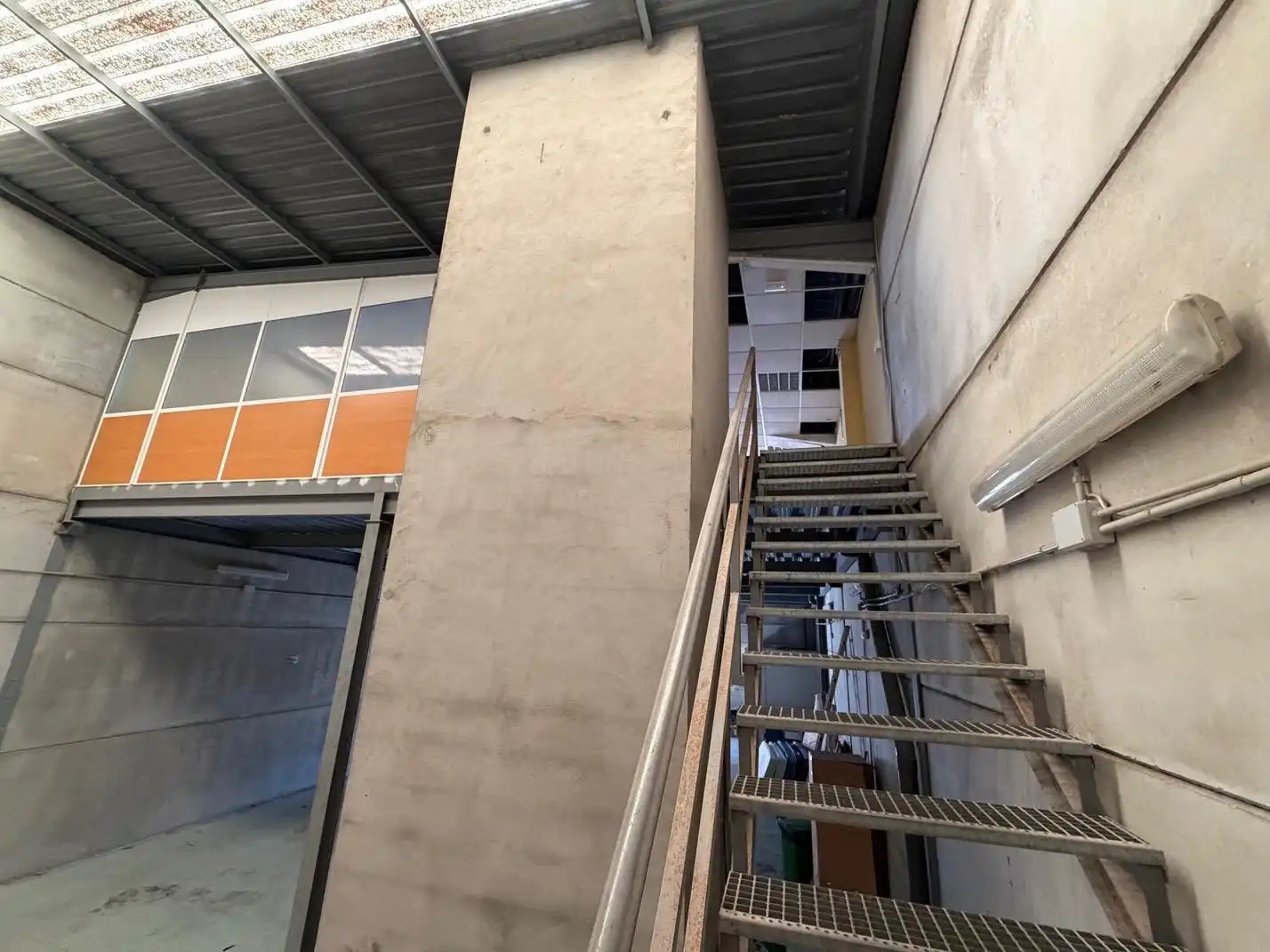 Vista exterior de Nave industrial en venta en El Puerto de Santa María