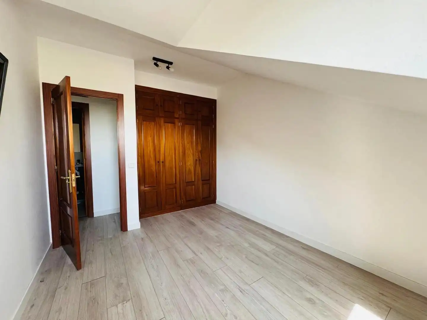 Schlafzimmer von Maisonette zur Miete in Sevilla la Nueva mit Heizung, Ofen und Gemeinschaftspool