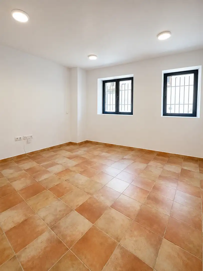 Wohnung zur Miete in Verges mit Klimaanlage und Heizung