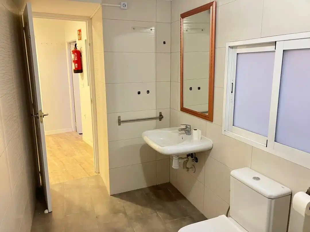 Baño de Local en venta en Esquivias con Aire acondicionado