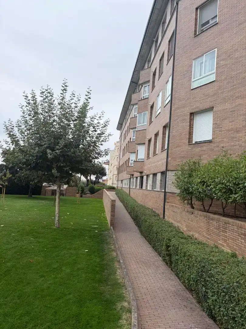 Vista exterior de Pis en venda en Ávila Capital amb Piscina