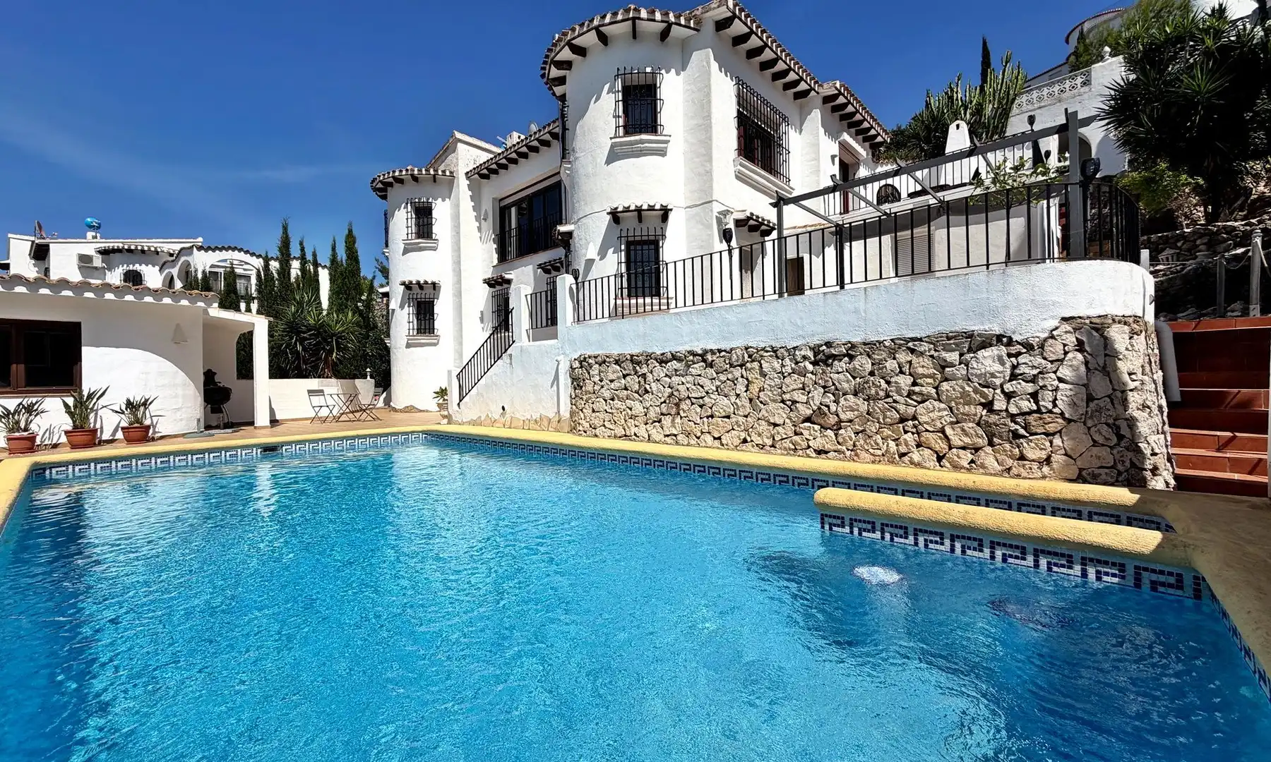 Vista exterior de Casa o chalet en venta en Dénia con Aire acondicionado, Calefacción y Jardín privado