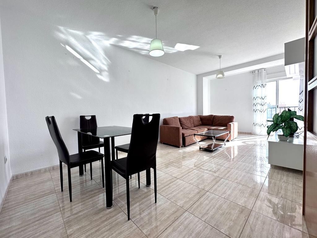 Sala d'estar de Pis de lloguer en  Almería Capital amb Balcó