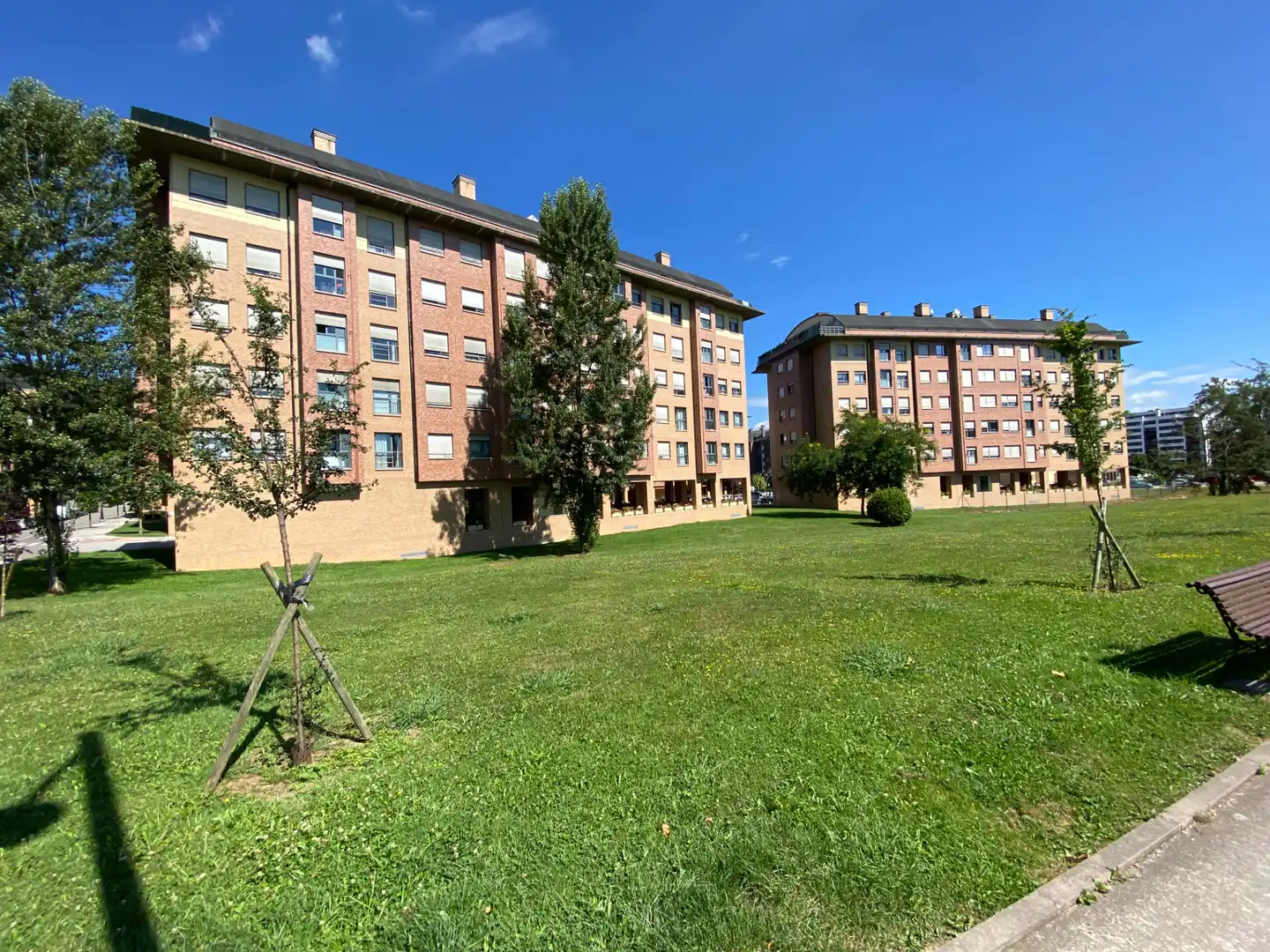 Vista exterior de Dúplex en venda en Oviedo  amb Calefacció i Terrassa