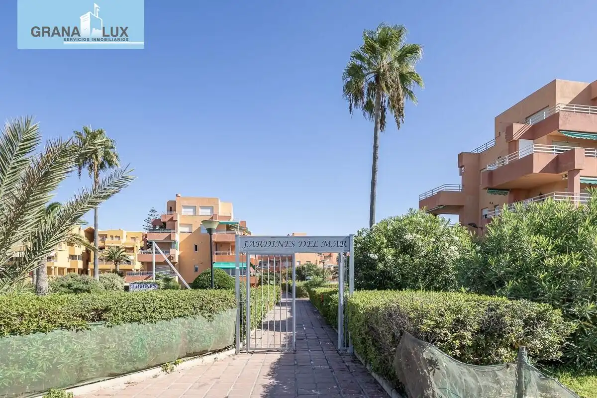 Vista exterior de Dúplex en venda en Salobreña amb Terrassa i Piscina comunitària