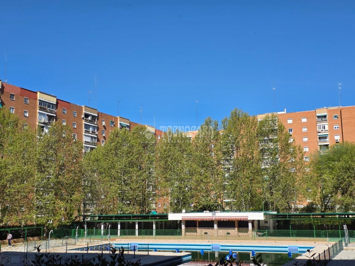 Vista exterior de Pis en venda en Alcorcón amb Aire condicionat, Calefacció i Terrassa