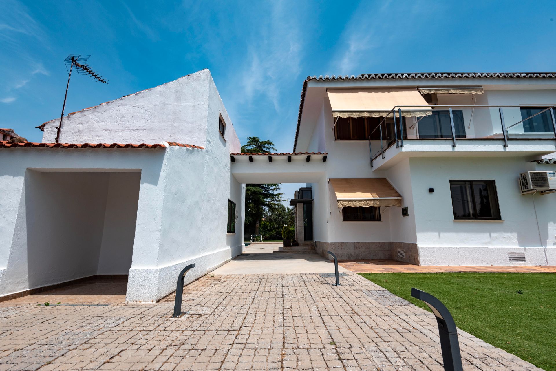 Vista exterior de Casa o xalet en venda en Ciudad Real Capital amb Aire condicionat, Calefacció i Jardí privat