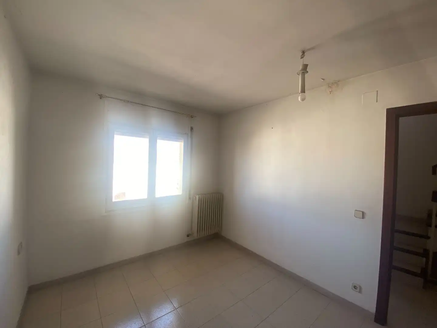 Habitación de Casa adosada en venta en Girona con Calefacción, Jardín privado y Terraza
