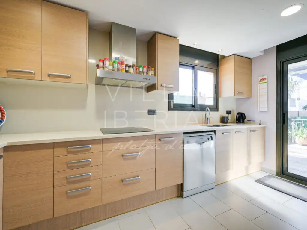 Casa con piscina en venta en Avenida Paisos Catalans 18, imagen 12