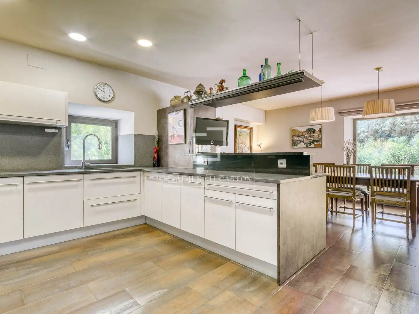 Cocina de Finca rústica en venta en Boadella i les Escaules con Calefacción, Jardín privado y Terraza