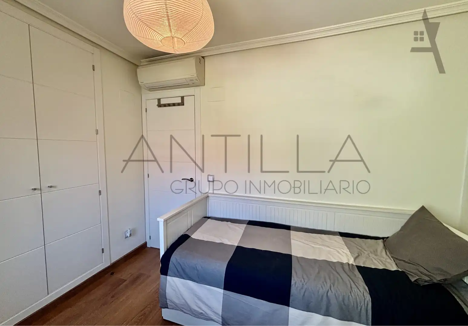 Bedroom of Flat for sale in Madrid  with Air Conditioner, Heating and Furnished
