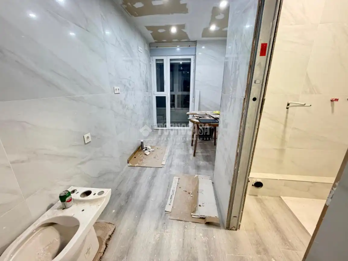 Bany de Pis en venda en León Capital  amb Calefacció i Terrassa