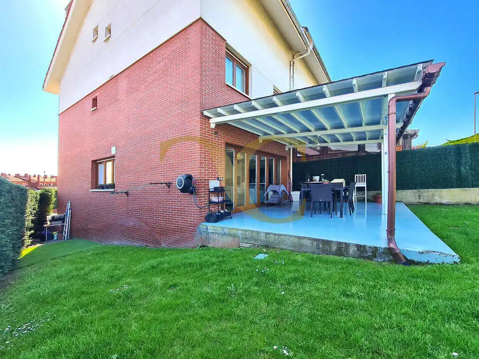 Detached house with garden for sale in Camino de la Belga, imagen 5