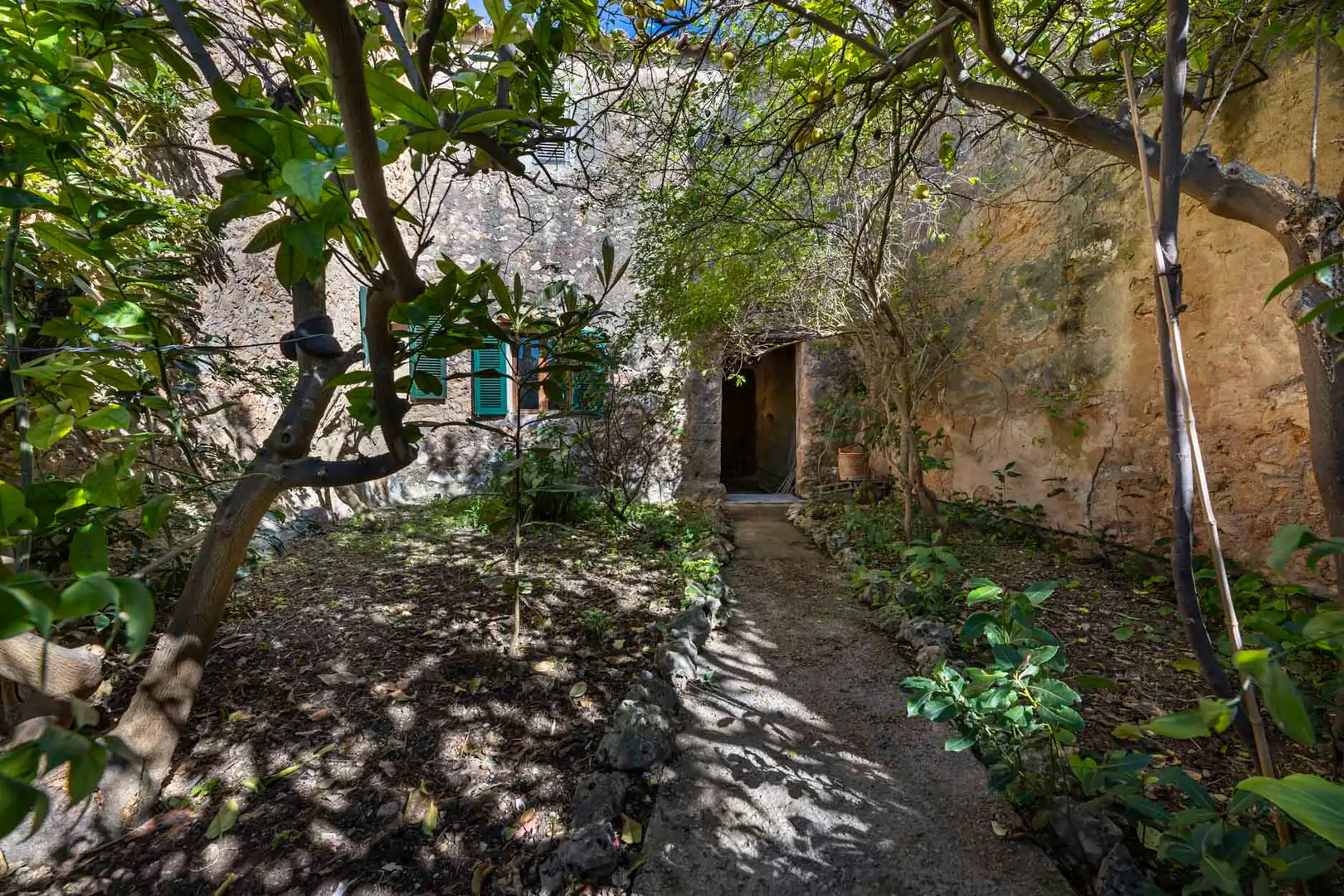 Jardín de Casa adosada en venta en Santa María del Camí con Jardín privado, Trastero y Amueblado
