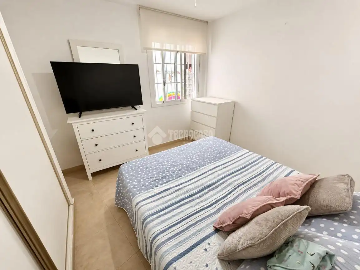Bedroom of Flat for sale in Benalmádena
