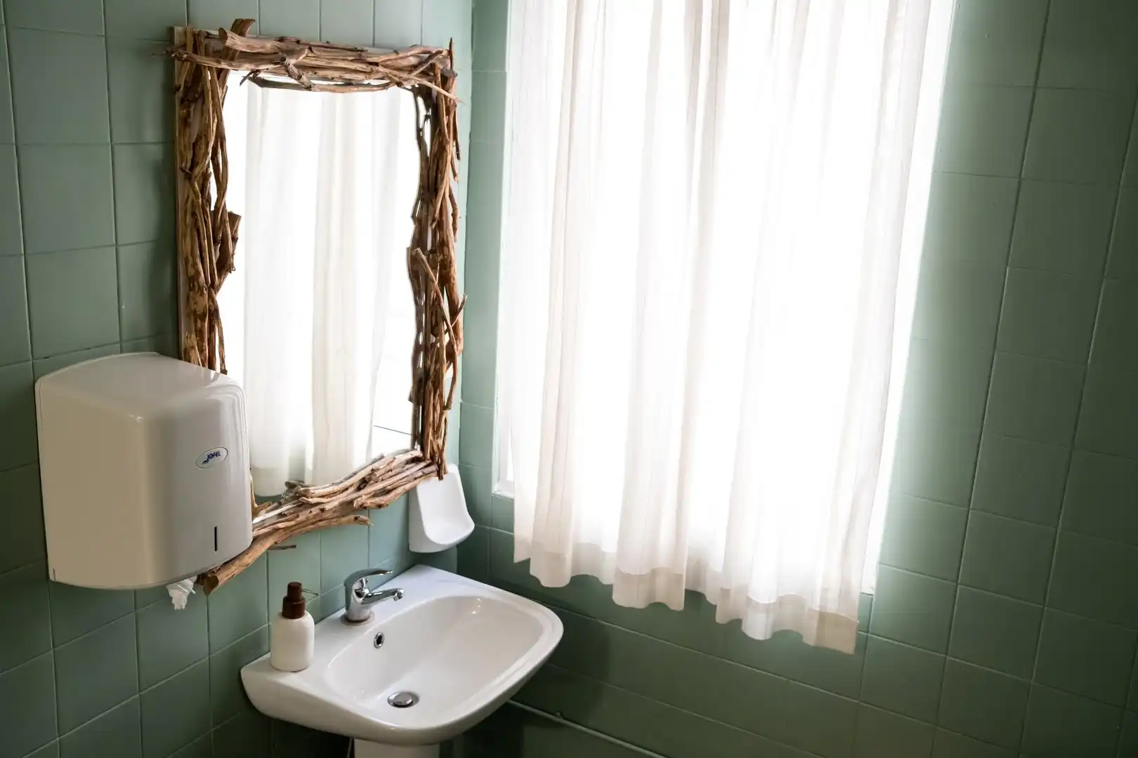 Baño de Oficina de alquiler en Pontevedra Capital  con Amueblado