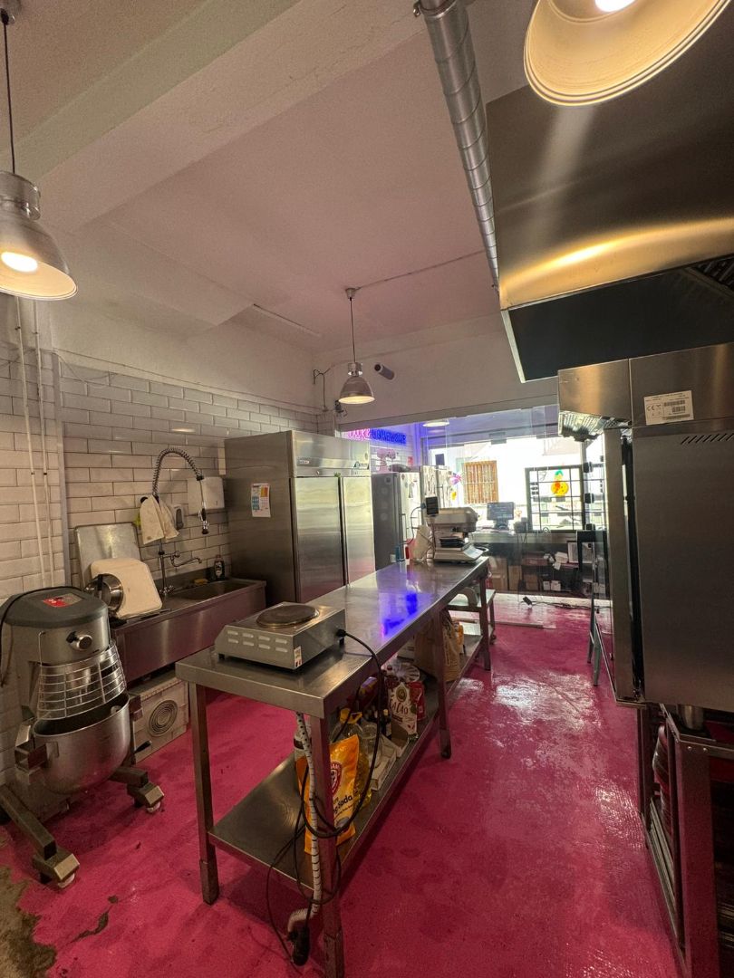 Cocina de Local en traspaso en  Sevilla Capital con Aire acondicionado, Calefacción y Amueblado