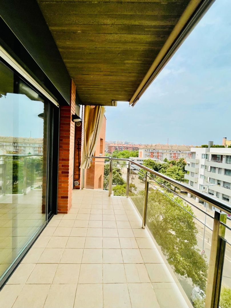 Terrassa de Pis de lloguer en Girona Capital amb Aire condicionat, Calefacció i Parquet