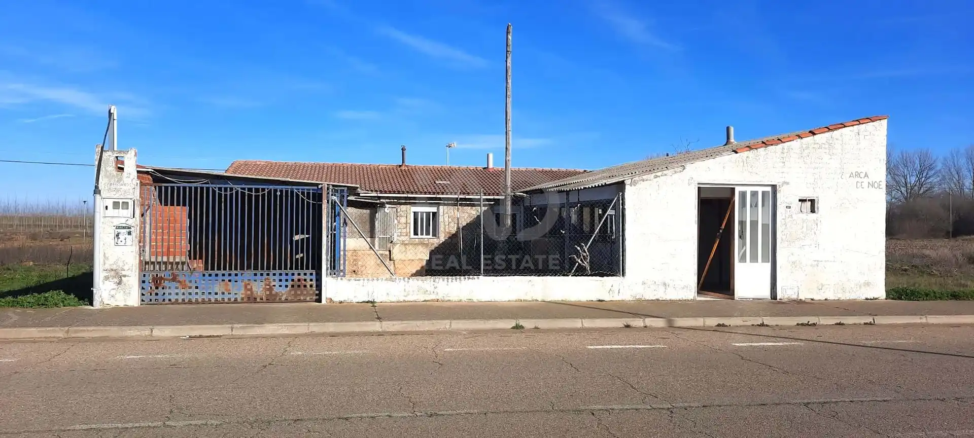 Vista exterior de Casa o xalet en venda en San Pedro Bercianos amb Calefacció