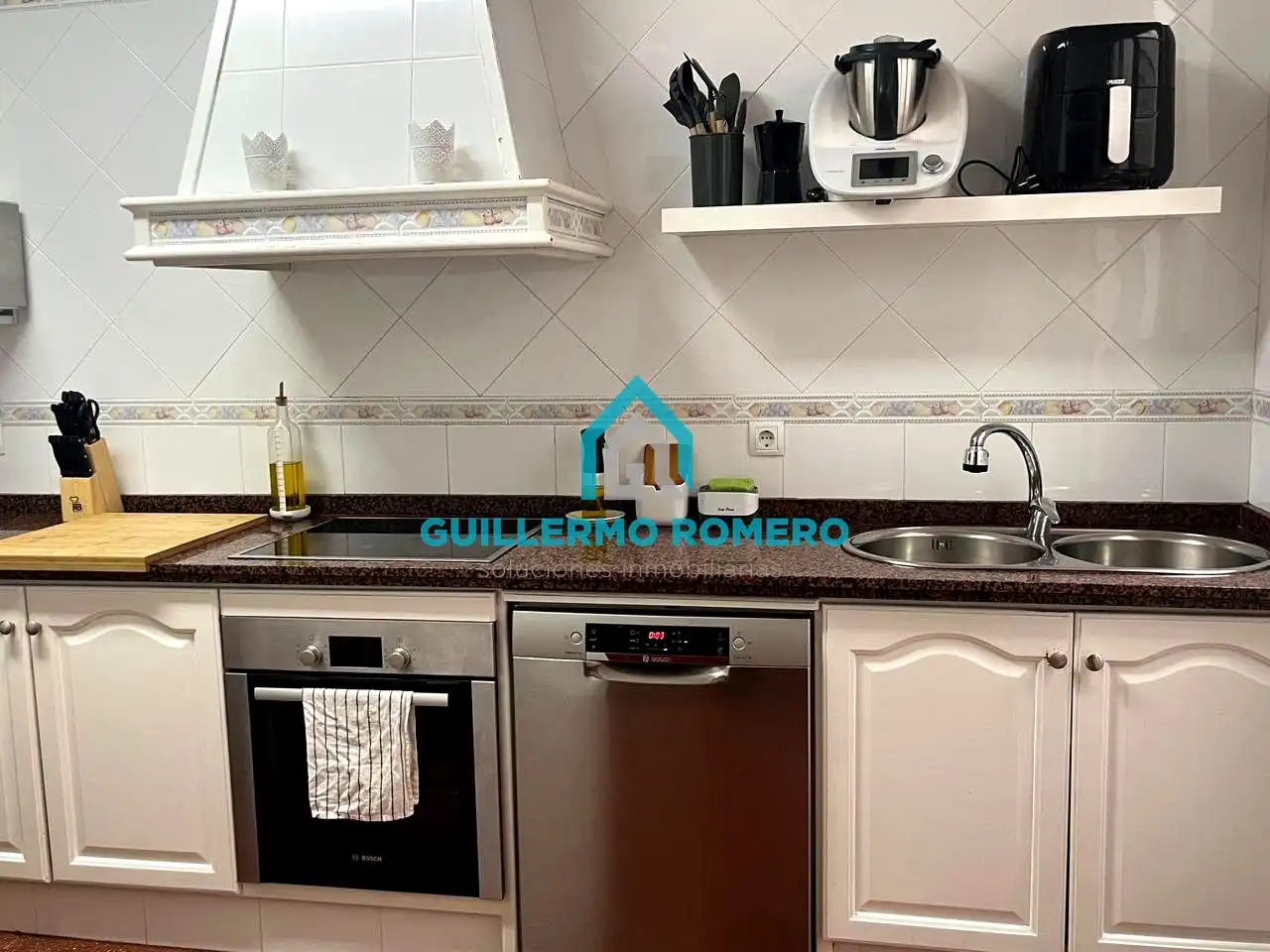 Kitchen of Houses for sale in La Puebla del Río  with Air Conditioner
