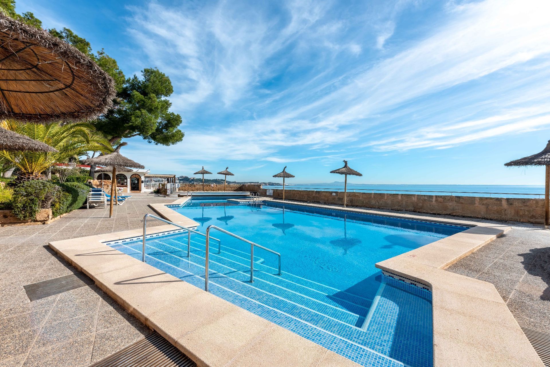 Swimming pool of Apartment for sale in Calvià  with Air Conditioner, Terrace and Community pool