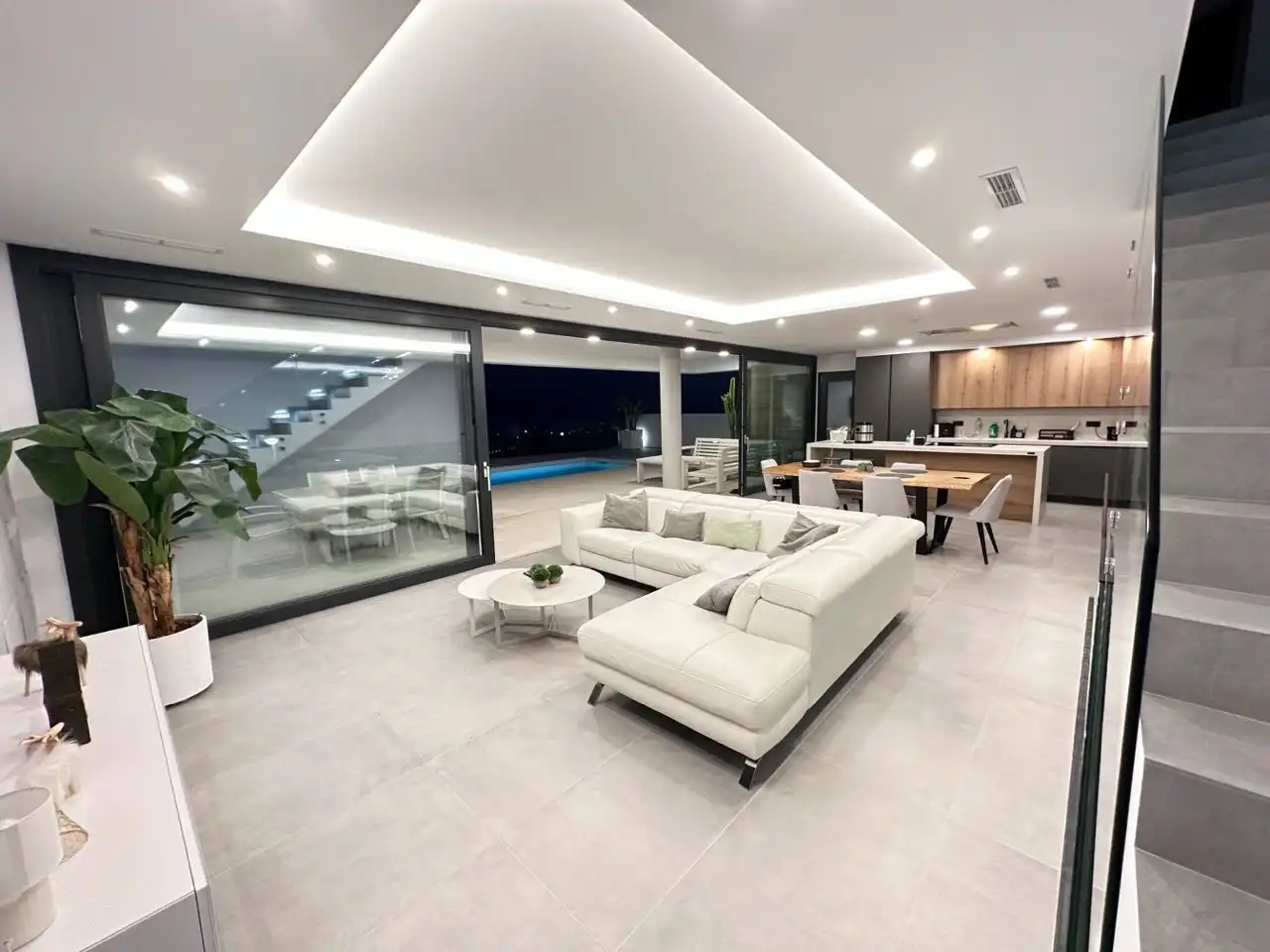 Sala d'estar de Casa o xalet en venda en Nerja amb Aire condicionat, Calefacció i Jardí privat