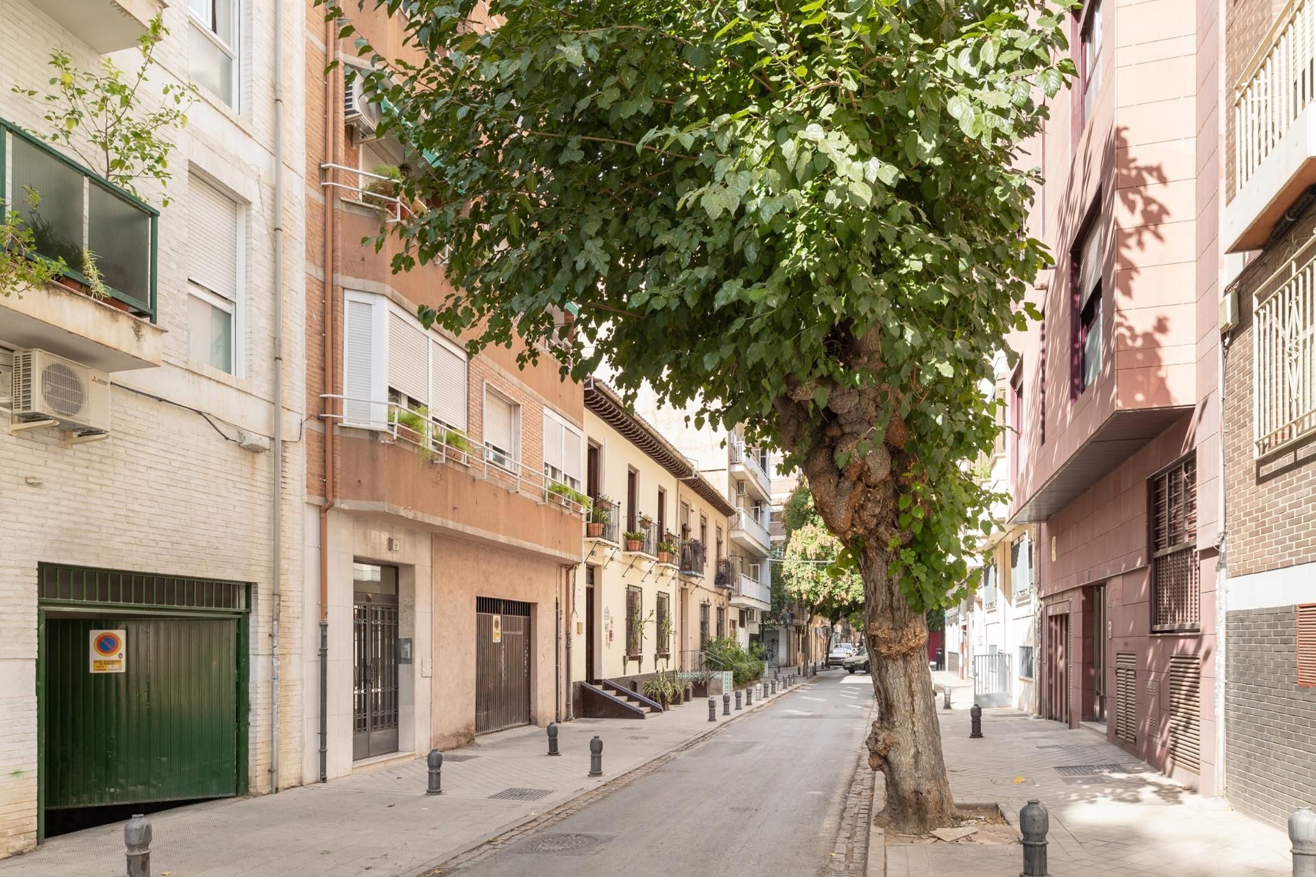 Vista exterior de Pis en venda en  Granada Capital amb Aire condicionat i Balcó