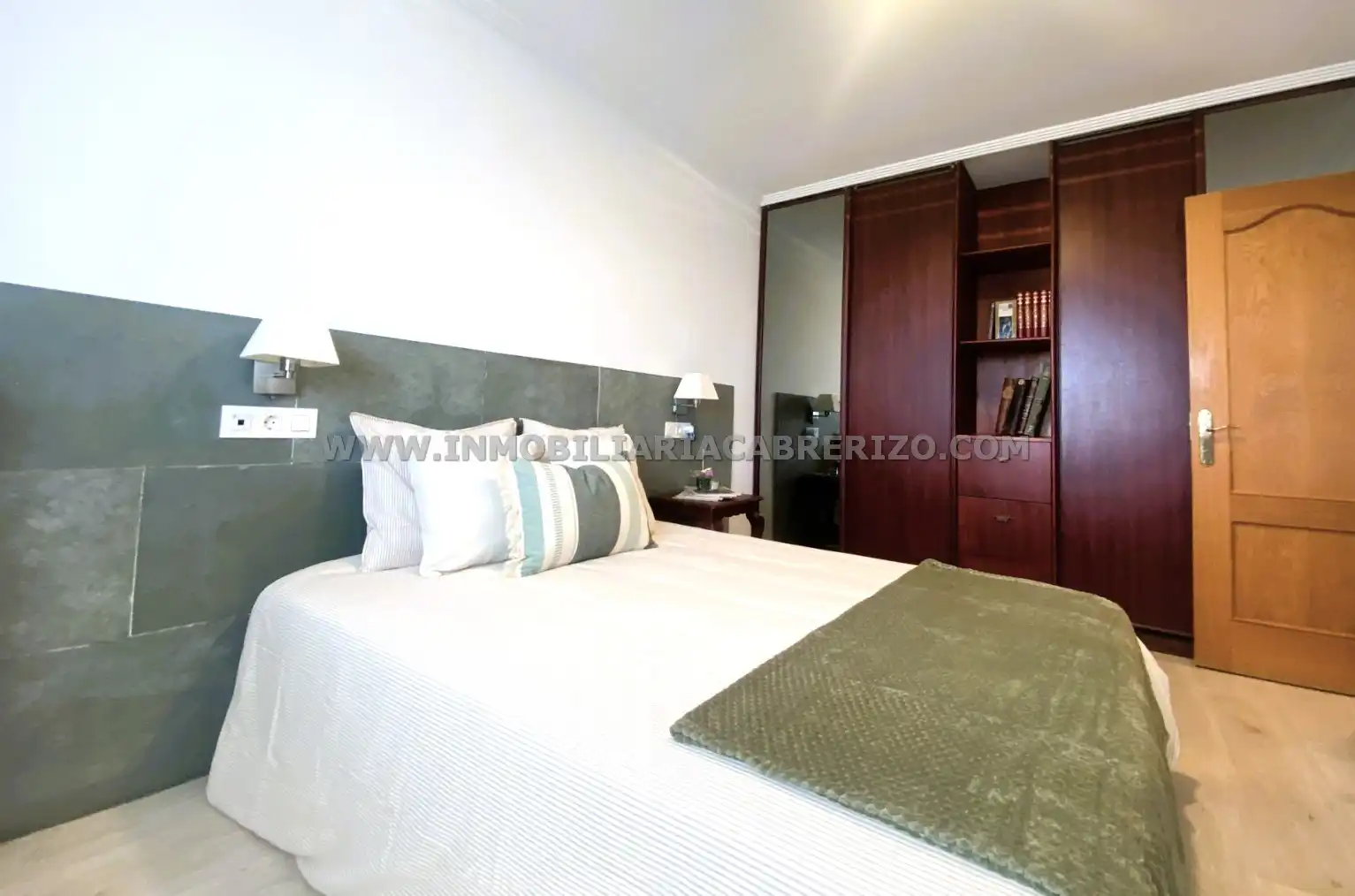 Habitación de Casa o chalet en venta en Olóriz / Oloritz con Aire acondicionado, Calefacción y Jardín privado