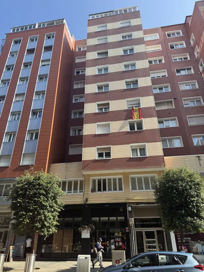 Vista exterior de Pis en venda en Gijón  amb Moblat