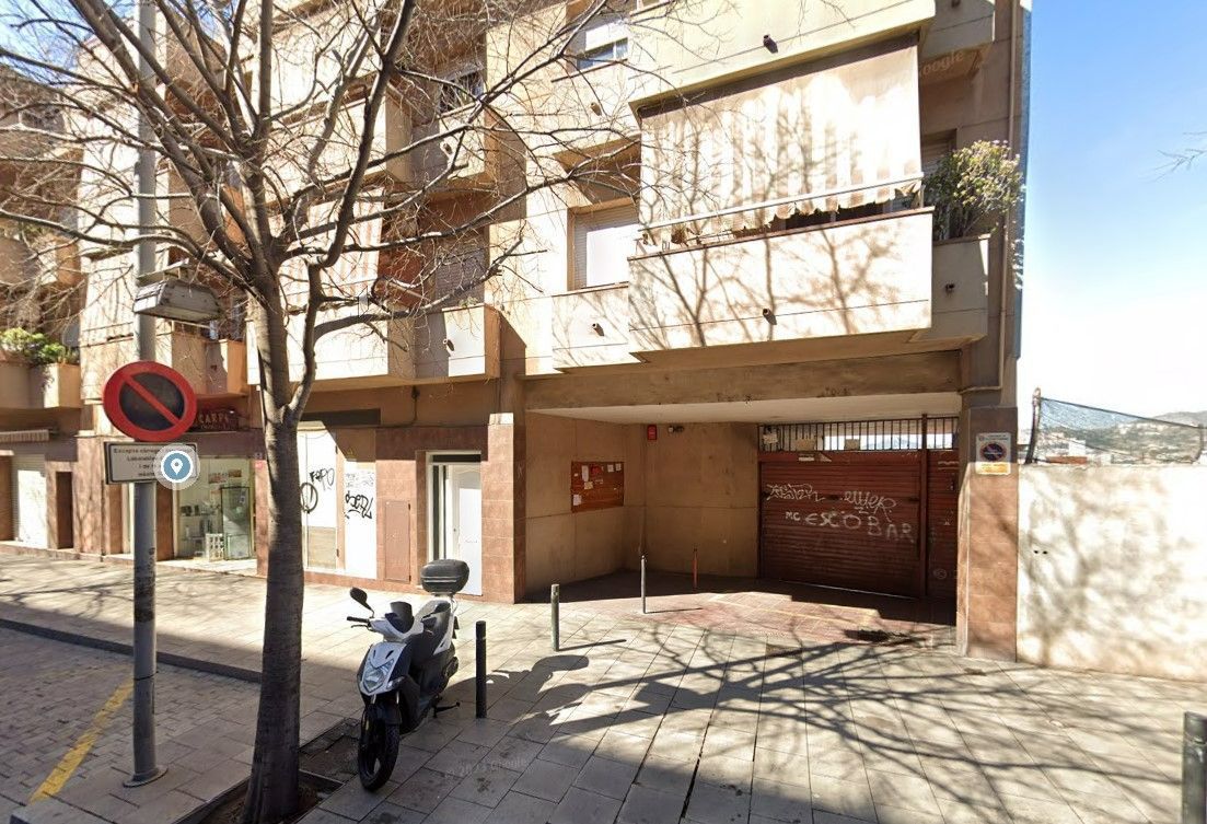 Exterior view of Garage to rent in Santa Coloma de Gramenet