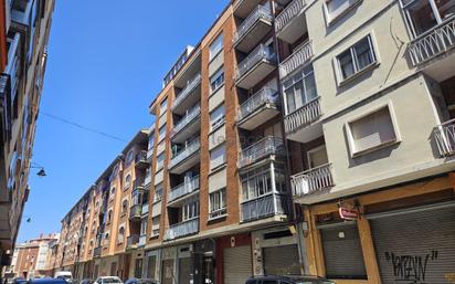 Vista exterior de Pis en venda en León Capital  amb Terrassa