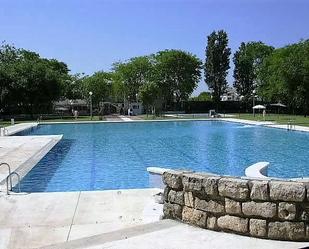 Piscina de Pis de lloguer en Mairena del Aljarafe amb Aire condicionat, Terrassa i Moblat