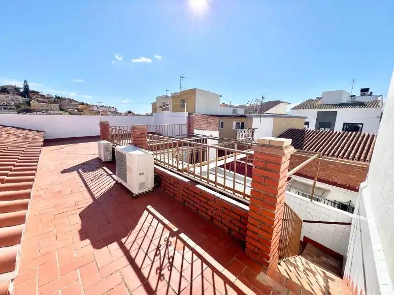 Vista exterior de Casa o xalet en venda en Málaga amb Aire condicionat, Terrassa i Moblat
