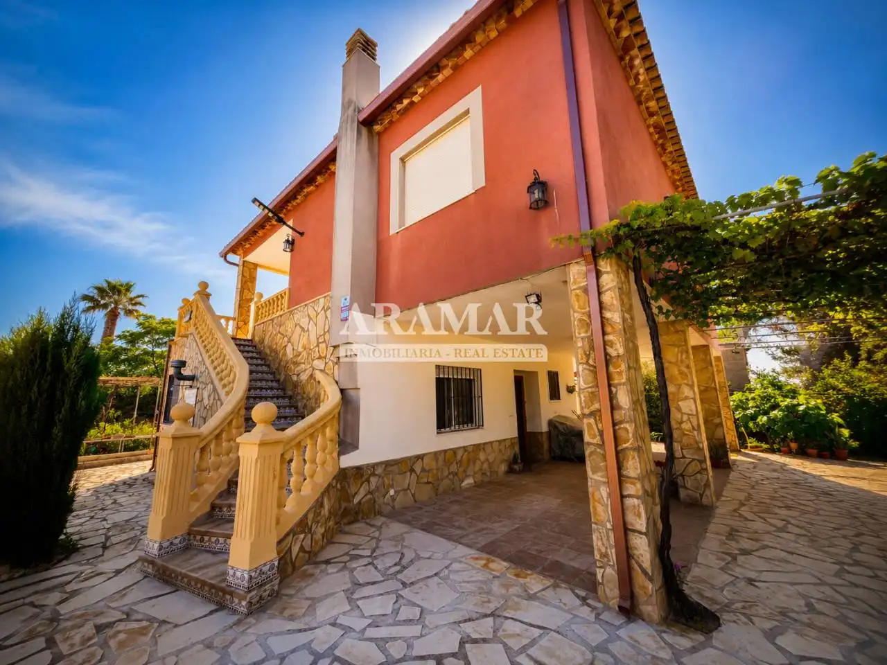 Vista exterior de Casa o chalet en venta en Oliva con Jardín privado