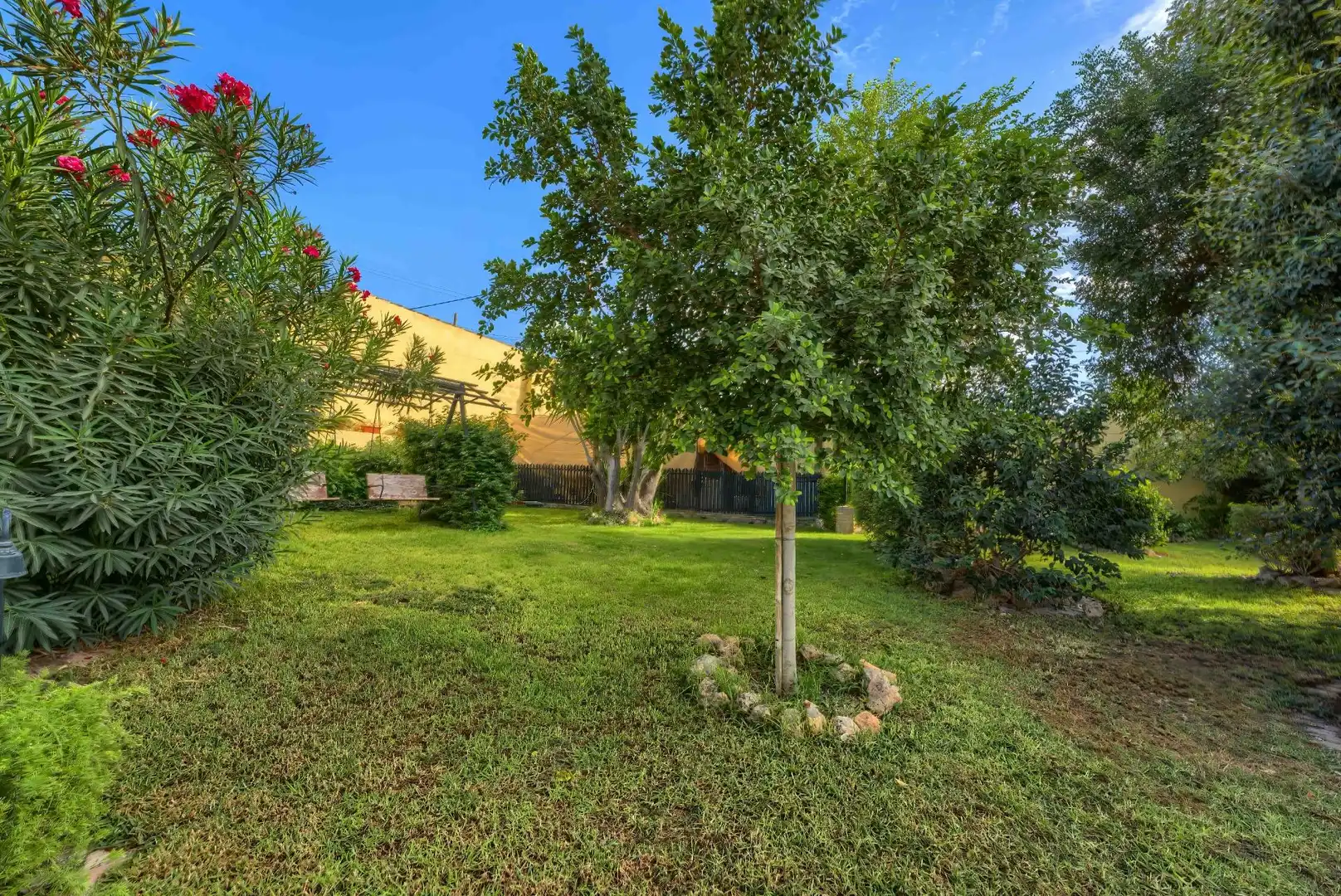 Jardín de Casa o chalet en venta en Sanlúcar la Mayor con Aire acondicionado, Calefacción y Jardín privado