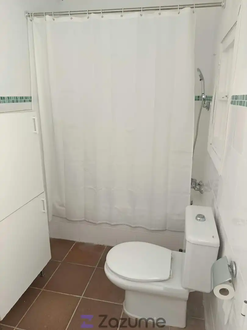 Baño de Piso de alquiler en Pizarra con Aire acondicionado, Calefacción y Jardín privado