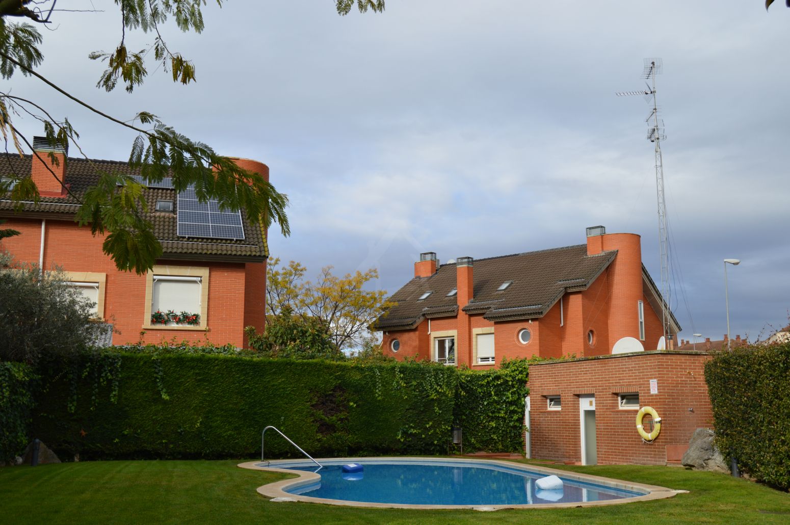 Piscina de Àtic en venda en  Logroño amb Aire condicionat, Calefacció i Jardí privat