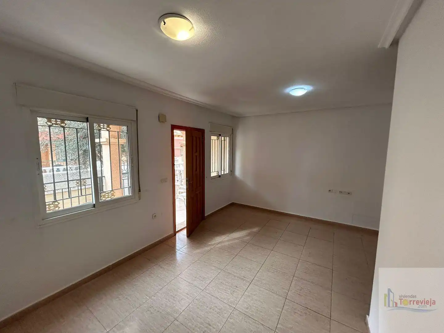 Dúplex en venta en Torrevieja con Terraza y Piscina comunitaria