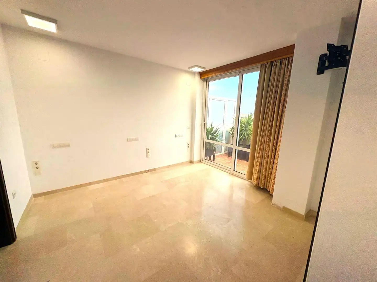 Attic for rent in Calle PASEO DEL COLORADO, Playamar - Benyamina