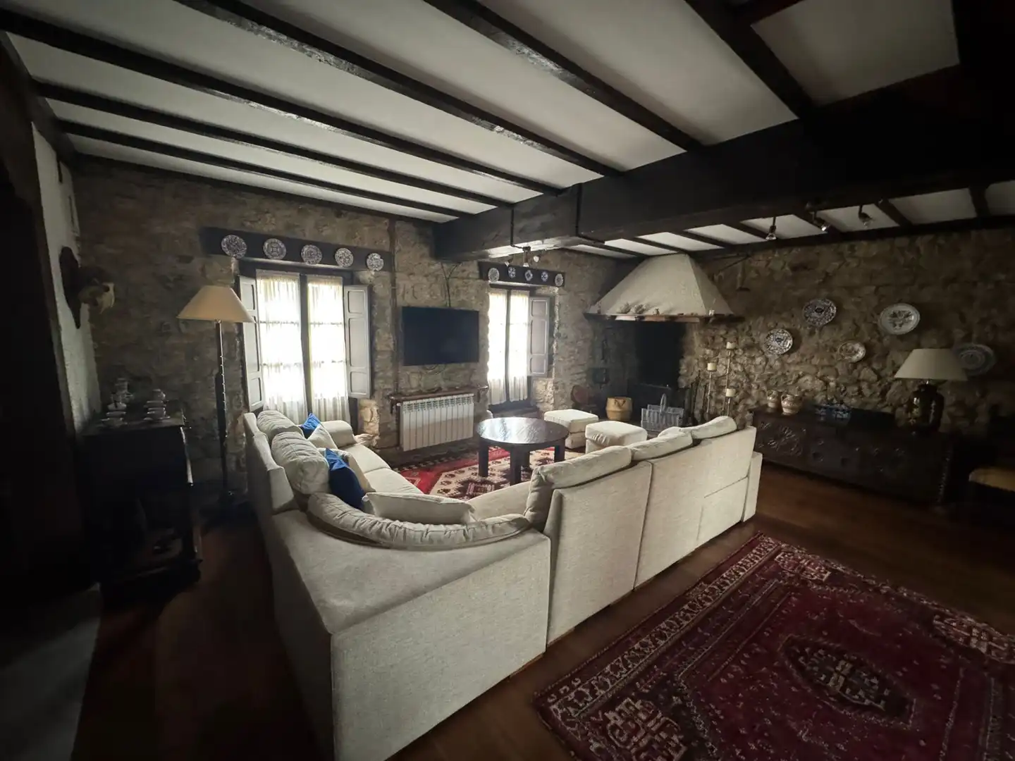Sala d'estar de Casa adosada en venda en Llanes amb Calefacció, Jardí privat i Parquet
