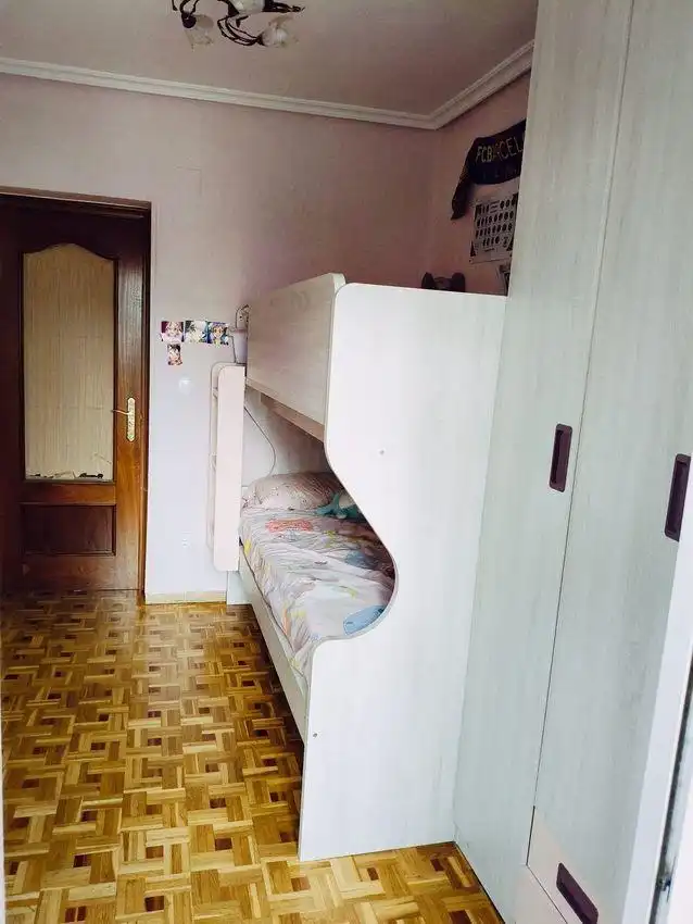 Dormitori de Pis en venda en Burgos amb Calefacció i Moblat
